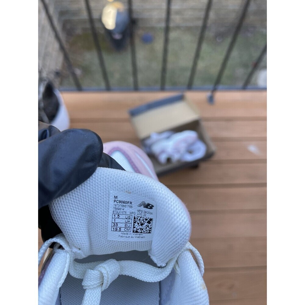 New Balance Girls Sneakers Size 1.5 Pink White 9060 - Picture 11 of 11